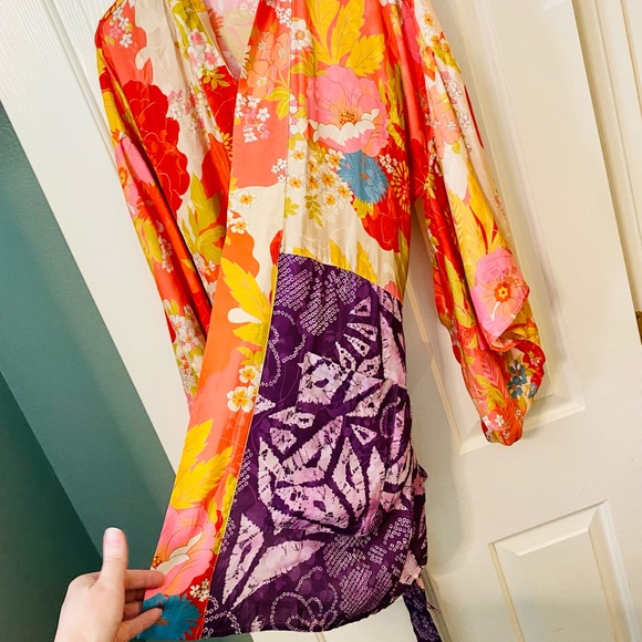 EUC Spell & the Gypsy Collective Chilli Tropicana Tyler Short Robe - Picture 11 of 16